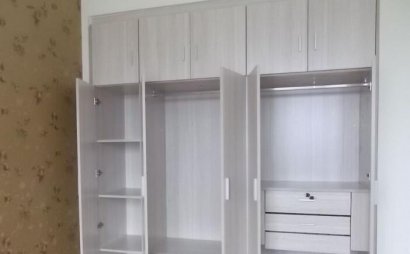 衣柜定制時(shí)選擇平開門還是推拉門好呢？